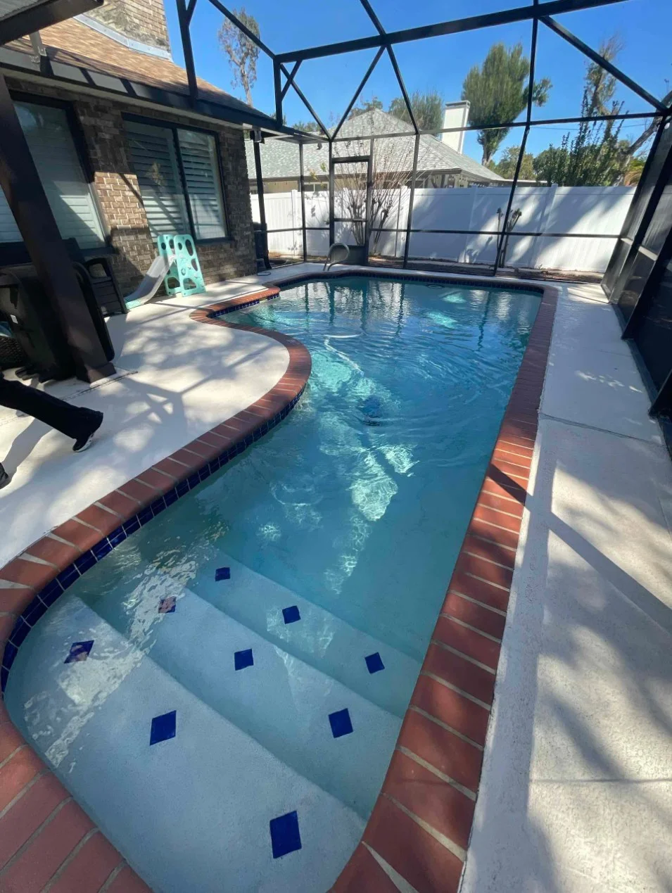 Swimming pool leak detection and repair service